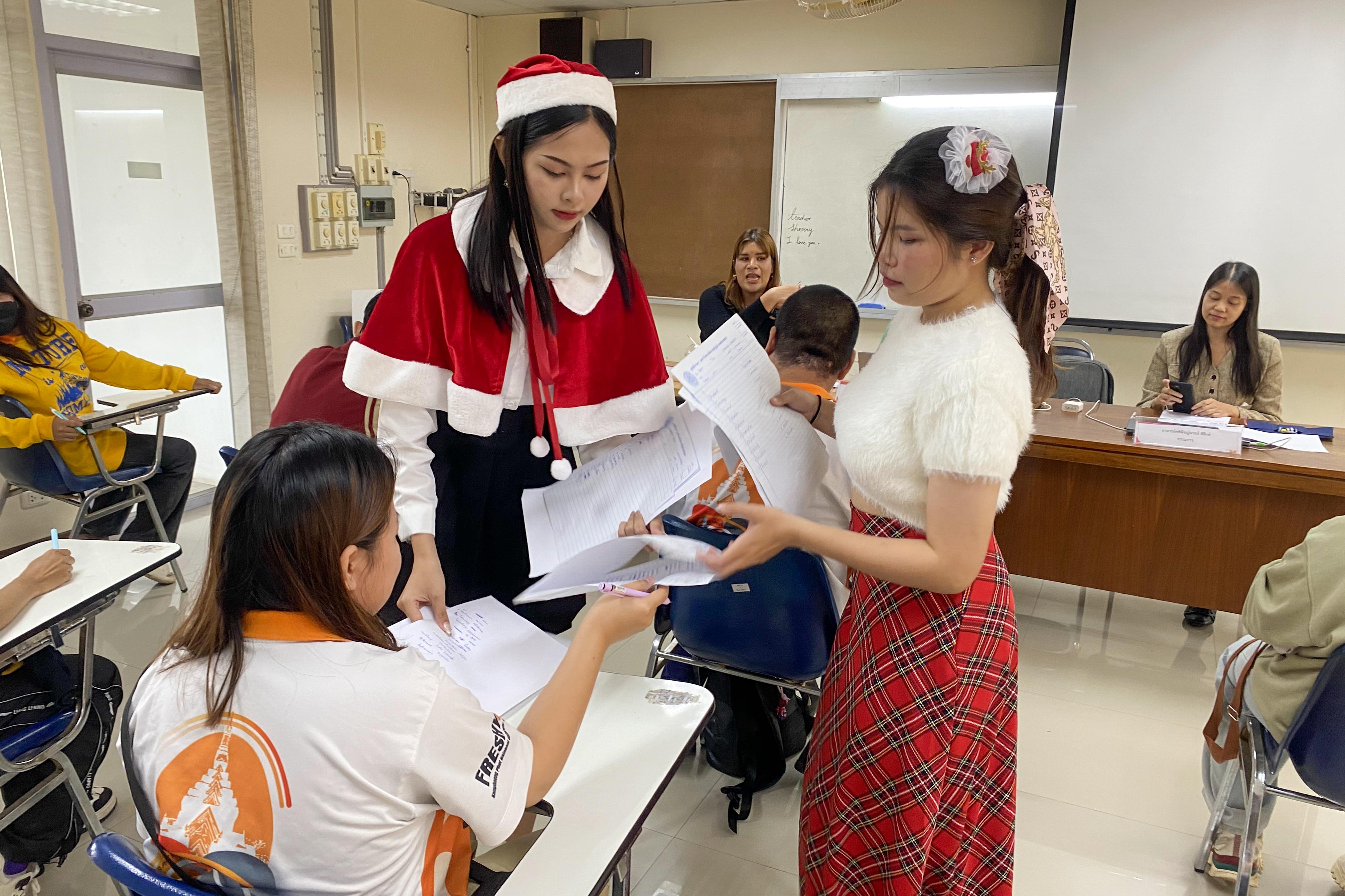 56. กิจกรรมนิทรรศการภาษาต่างประเทศ Christmas Day